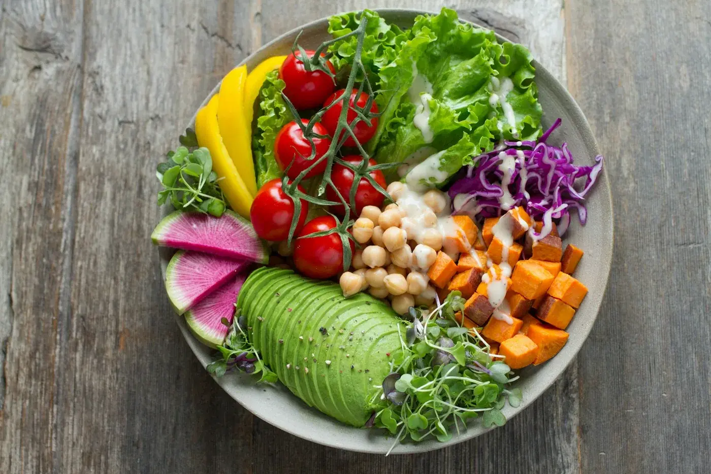 A colorful meal made with fresh vegetables